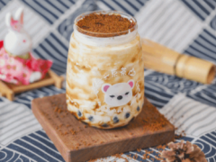 時(shí)尚健康的京茶山奶茶自推出市面就廣受好評(píng)