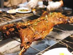 大家烤羊莊值得加盟創(chuàng)業(yè)嗎？不吃烤全羊的冬天是不完整的