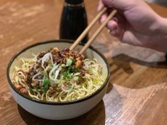 南京小鮮鮮抄手可以加盟嗎？帶來(lái)一次味蕾的挑戰(zhàn)