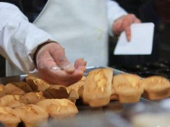 草雞蛋現(xiàn)做蛋糕加盟，簡(jiǎn)單易操作的創(chuàng)業(yè)項(xiàng)目！