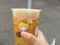 開一家奶茶店需要多少錢？橘未奶茶加盟費(fèi)貴不貴？