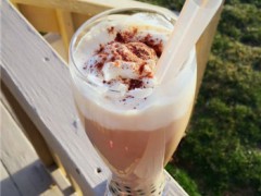 奶茶店開在哪個(gè)位置比較好，愛轉(zhuǎn)角加盟開店怎么樣？