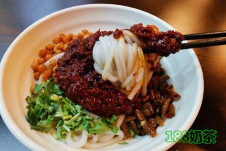 粉底業(yè)加盟費多少錢?標(biāo)準(zhǔn)直營店只需3.38萬【表】!