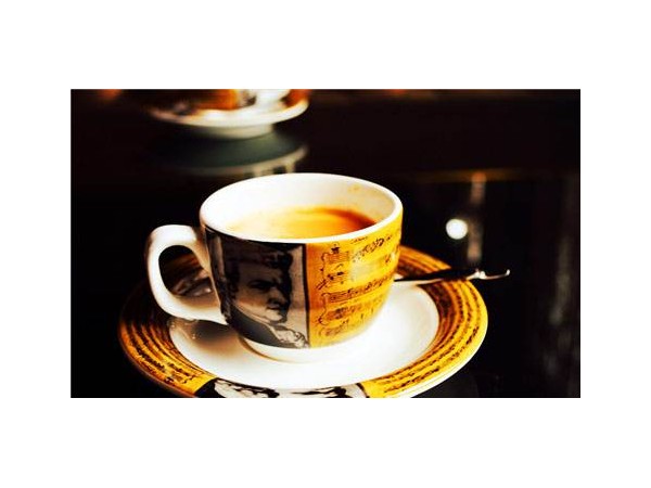 紐約客愛喝高價精品咖啡，因?yàn)榈韧系若~子醬可拿來炫耀