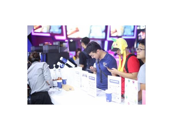 瑞幸咖啡亮相2018ChinaJoy，萌妹+咖啡打破次元壁