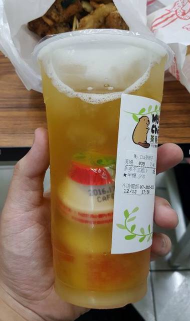 “大瓶包小瓶”？創(chuàng)意飲料玩出新高度