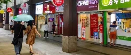 生意差 奶茶店自救第一步：站在店門口看 分鐘