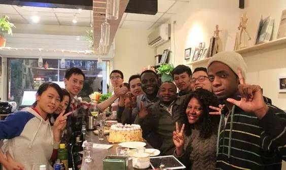 讓瀕臨倒閉的奶茶店起死回生，他怎么做到的？