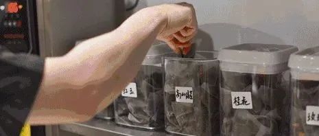 顧客為何要買你的奶茶？有“三只手”控制著他們