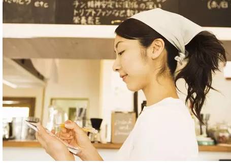 作為飲品店的服務(wù)員，如果你遇到這樣的顧客……