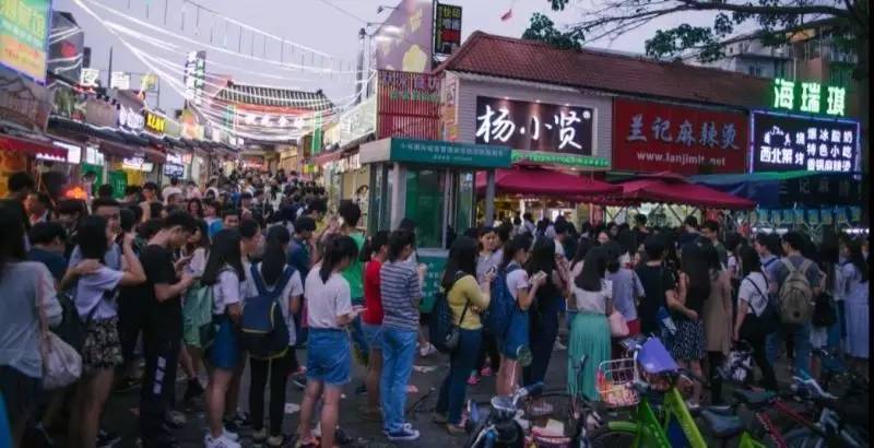 排隊把路都給堵了！這家店是如何做移動互聯(lián)網(wǎng)營銷的？