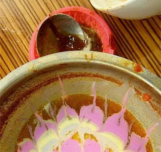 你以為只有咖啡和牛奶能拉花 看看冰淇淋和火鍋?zhàn)矒艉蟮捏@艷