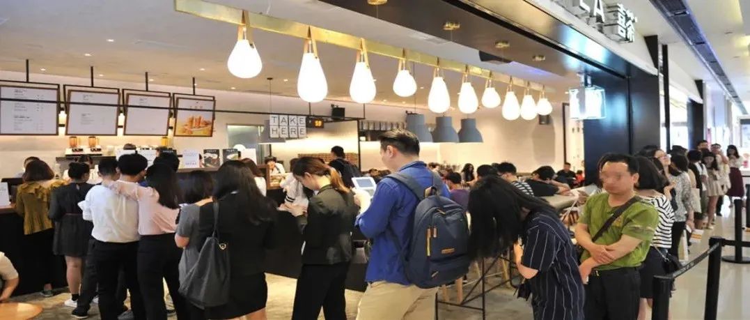 論排隊(duì) 它是喜茶、茶顏、海底撈的前輩 曾引發(fā) 個企業(yè)組團(tuán)考察