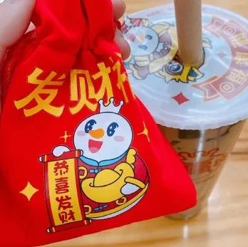 上班偷摸出去買奶茶 結(jié)果買了個“鐵證如山”