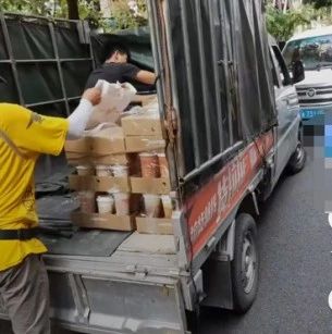 用貨車送 杯喜茶 外賣小哥賺錢嗎？