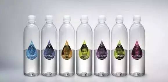 一家礦泉水公司靠賣半瓶水，銷售額居然提升了 %？