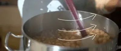 外賣奶茶里的珍珠黏糊糊、還硬芯 怎么辦？需要注意這幾點