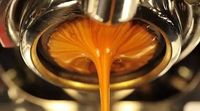 還在喝星巴克嗎？ 分鐘教會(huì)你一杯好意式咖啡的標(biāo)準(zhǔn)