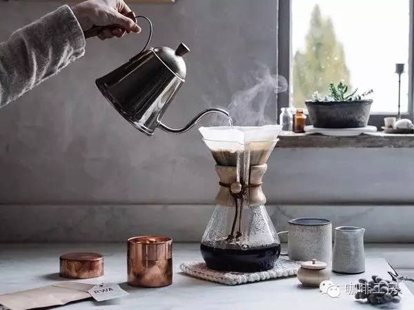 喜歡喝單品咖啡的，一臺(tái)冷冰冰的手沖咖啡機(jī)是無(wú)法代替的