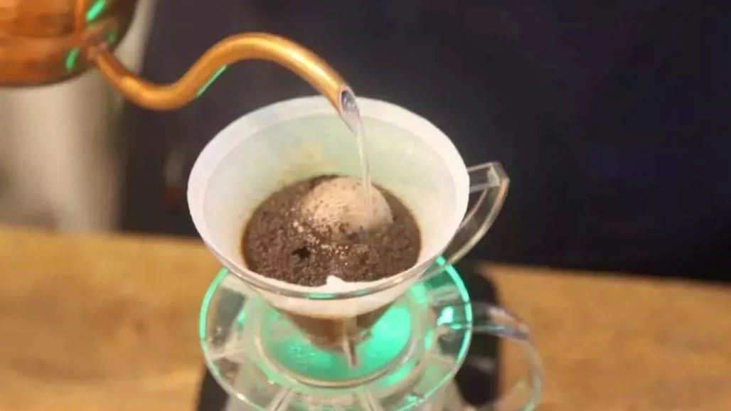 【前街教你沖咖啡】手沖篇-悶蒸和注水 | 如何控制悶蒸時間、水流水量和注水高度？
