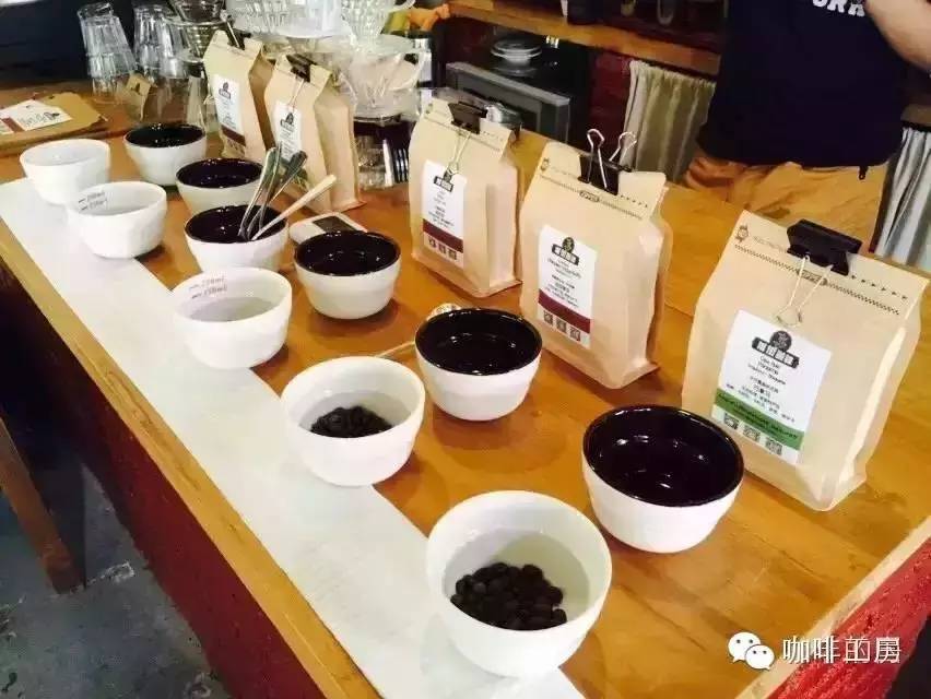 讓我們一起愉快地享受咖啡品鑒會(huì)