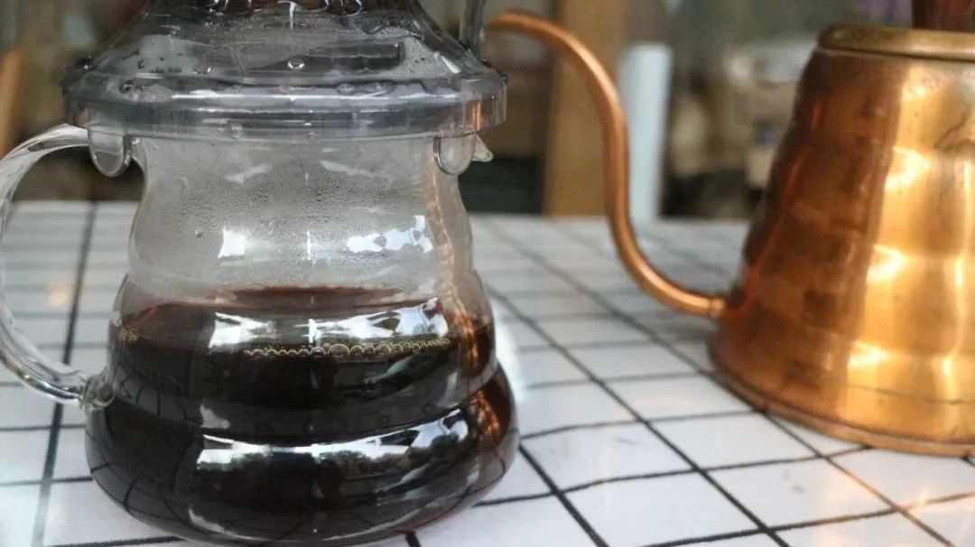 水質(zhì)是怎么影響咖啡萃取的？礦泉水與蒸餾水哪種沖咖啡最好喝？