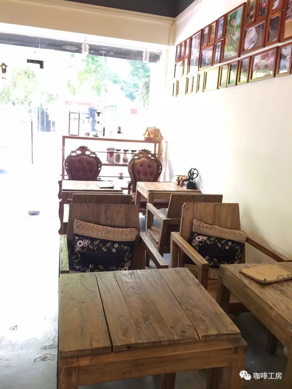 這咖啡館沒有點心，只有四張桌子，單憑一套手沖工具，足足營業(yè)了年