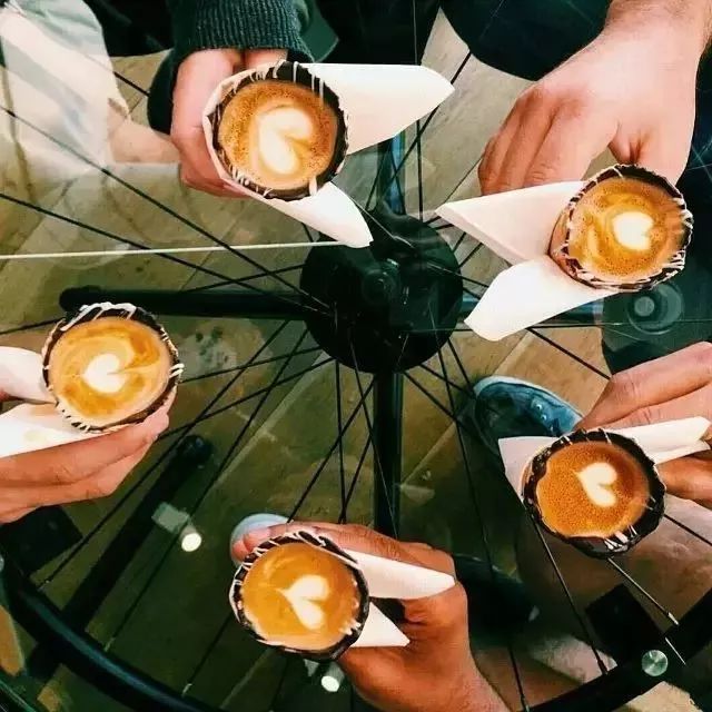 被分享超過(guò)一百萬(wàn)次的甜點(diǎn)，喝咖啡吃杯子，就要這么時(shí)髦
