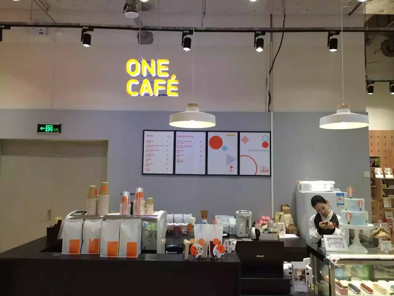 韓寒的ONE Café：一個“不設(shè)桌椅、動輒關(guān)店”的非典型咖啡館能走多遠？