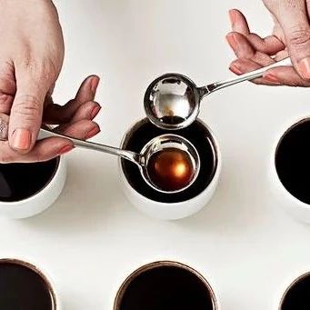 杯測(cè)時(shí)，咖啡粉如果不聚集在表面就意味著咖啡烘焙「發(fā)展不足」嗎？