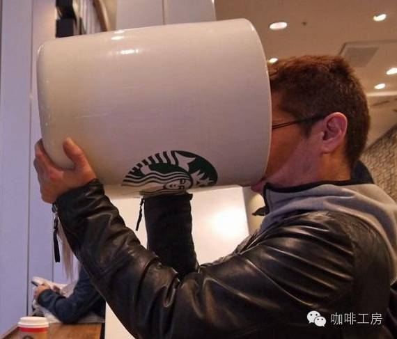 星巴克將取消中杯大杯超大杯，改為A杯B杯C杯