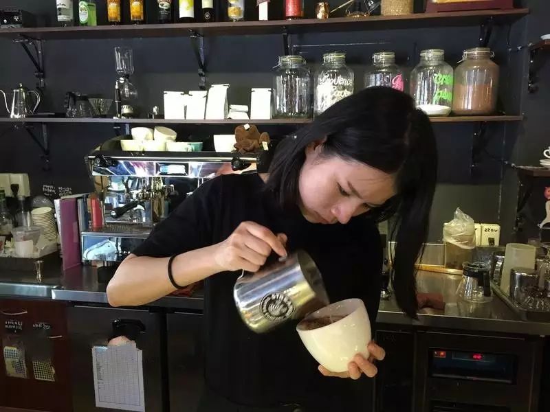 厲害了我的哥！高粱酒加咖啡，還能拉個(gè)花？