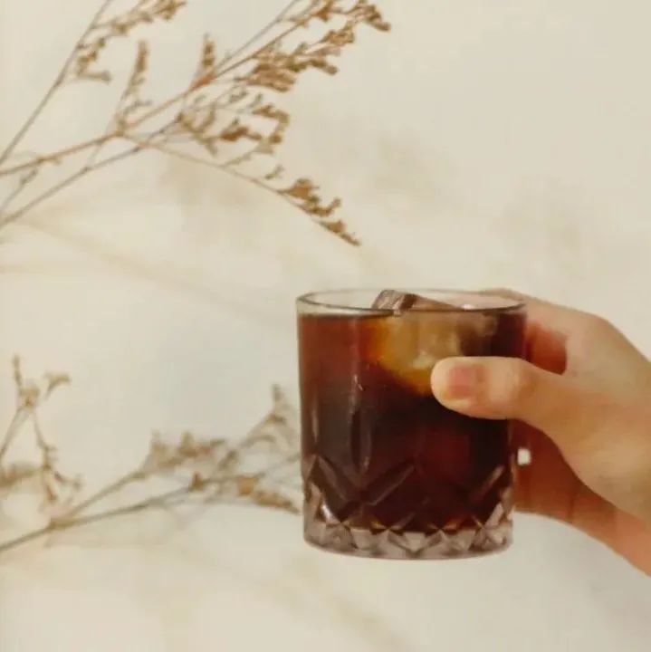 研究稱喝咖啡和茶能降低中風(fēng)和癡呆風(fēng)險(xiǎn)