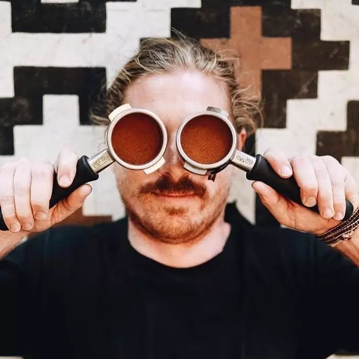 做咖啡想一夜暴富？