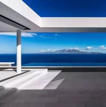 精品生活>懸崖上的海景房，美到極致！