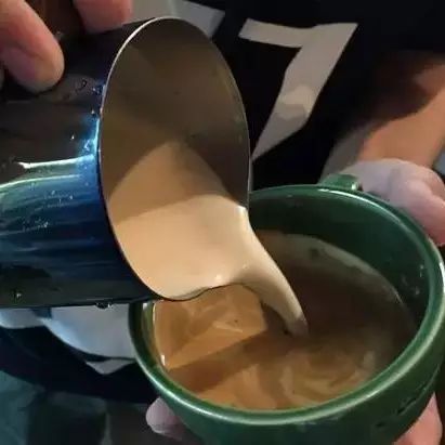 “給我杯美式咖啡，拉個花！”苦逼的咖啡師終于爆發(fā)了……