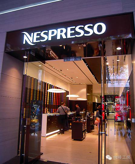 Nespresso就是要和星巴克對著干，你“升”，我“降”！