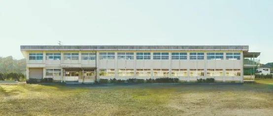 咖啡烘焙工廠讓廢棄學校重煥生機！