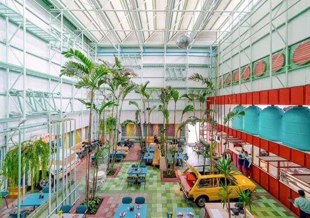 宛如玩具屋的熱帶綠洲咖啡館：危地馬拉 MADERO CAFé 里的彩色復(fù)古派對