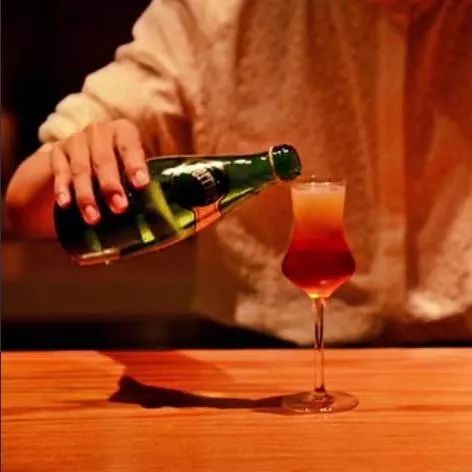 飲品配方 焦糖海鹽風(fēng)味冰咖啡蘇打做法原來(lái)這么簡(jiǎn)單