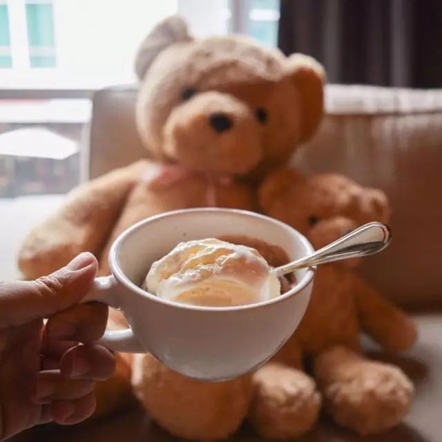 這家咖啡廳不到 塊就能待一整天！食物和飲料完全免費！