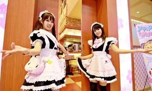 歐美妹子太壯了！秋葉原女仆咖啡廳畫風(fēng)奇特，賣萌遭吐槽～