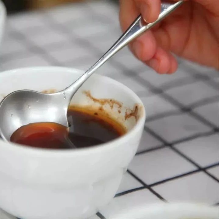 咖啡師養(yǎng)成記 | 杯測(cè)有什么需要注意的？關(guān)于咖啡杯測(cè)的一些小細(xì)節(jié)！