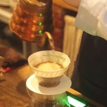 手沖咖啡沖煮手法解析 | 什么是分段式萃?。咳绾畏侄?？