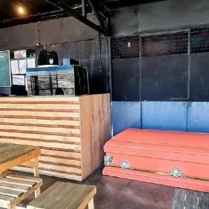 一家連接生與死的咖啡店
