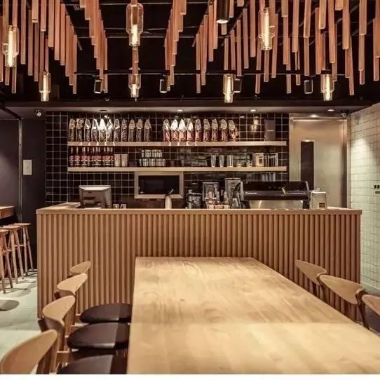 啡|空間 ? 咖啡店使用木質元素來模仿自然