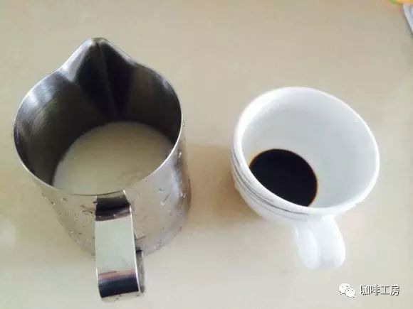 如何用醬油洗潔精練習(xí)拉花，新手入門拉花練習(xí)教程