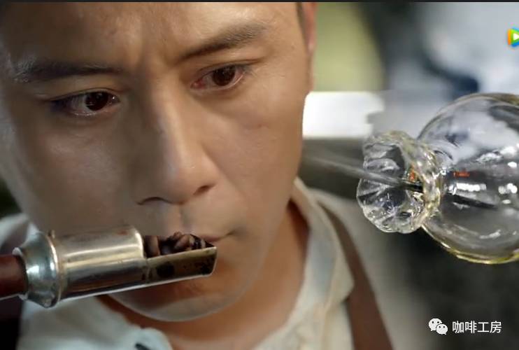 劉燁是來(lái)圈粉的嗎？拍個(gè)咖啡廣告盡顯大師風(fēng)范