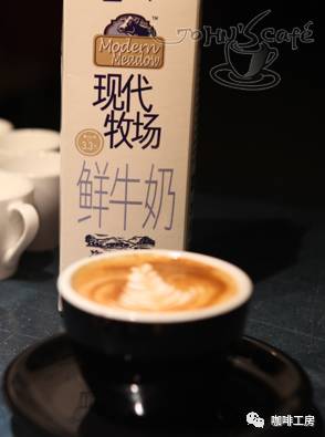 你用什么牛奶做你的那杯卡布和拿鐵？咖啡牛奶的比例？