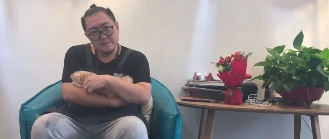 后拿買房的錢開了家有貓的咖啡館，擼貓的生意有前途嗎？